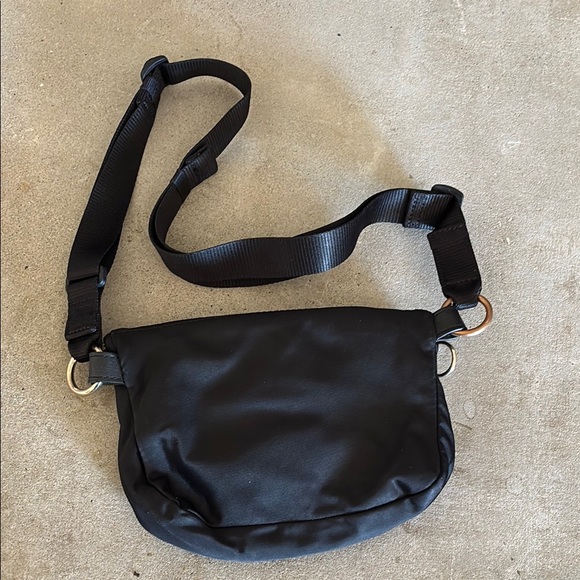 lululemon athletica Black Crossbody Bag - Picture 2 of 8